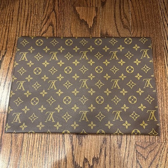 *SOLD*  Louis Vuitton Vintage Envelope Document or IPad Holder - Picture 3 of 16